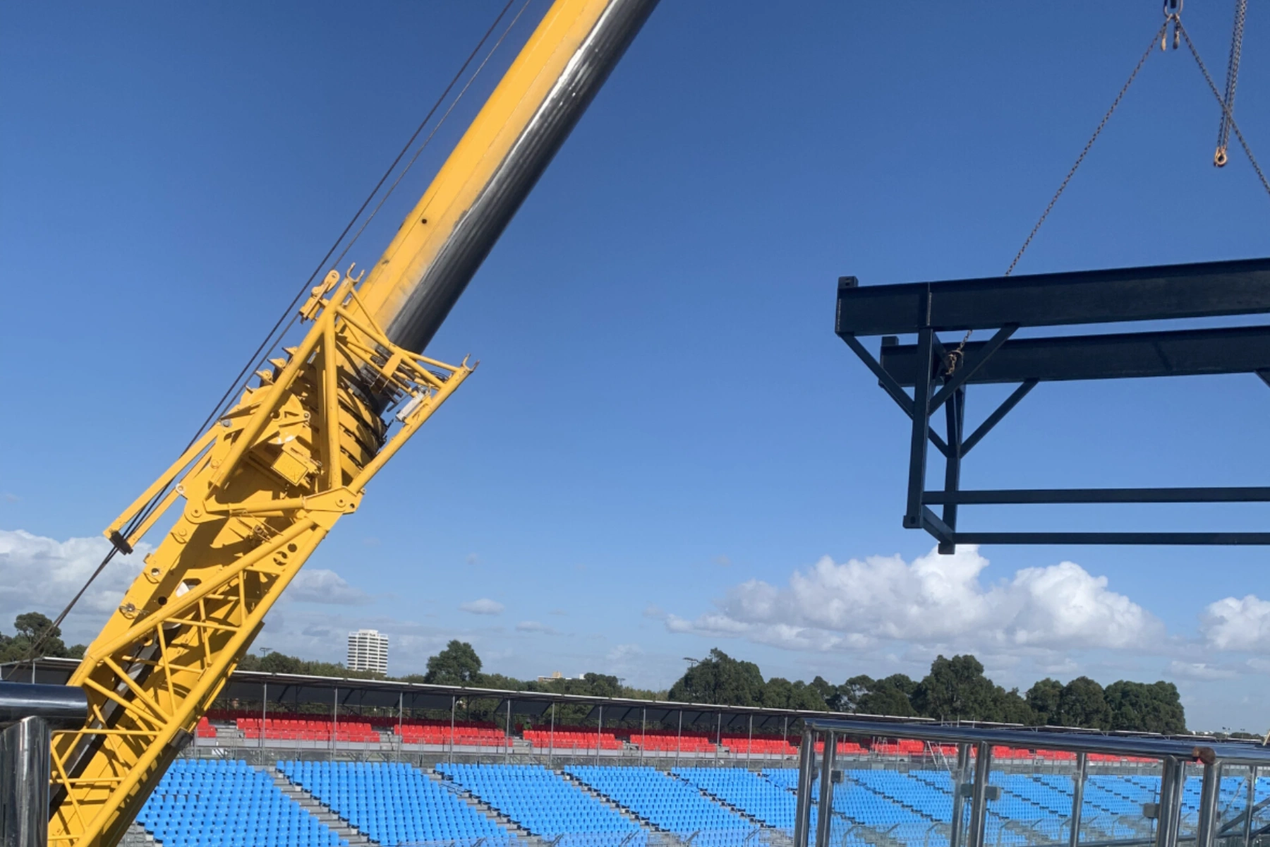 Rams Cranes & Riggings Mobile crane (2)